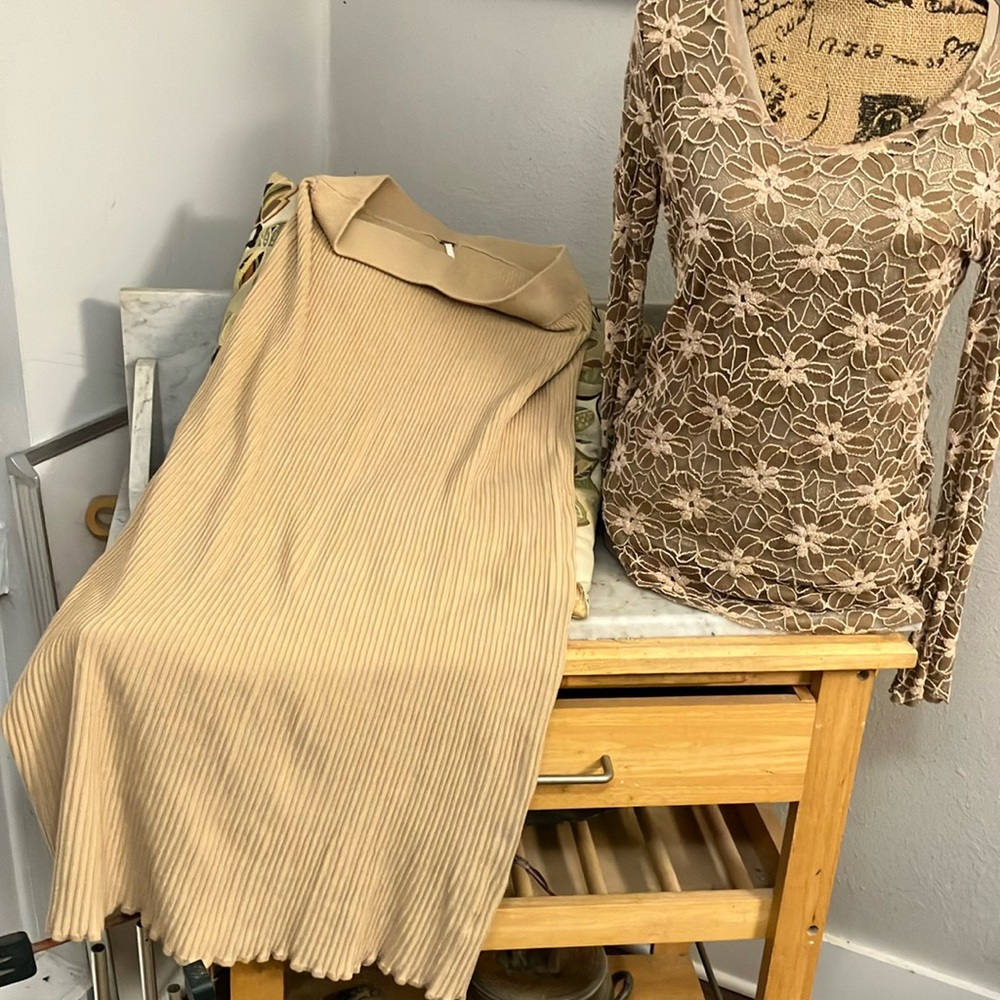 Elegant Free People Tan Maxi!! Great Details Looks Amazing On!! - Picture 1 of 11